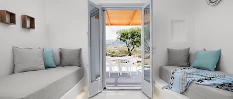 Deluxe Suite | Living area