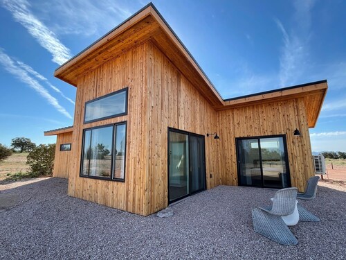 Casita Queen bed, private bath and kitchenette