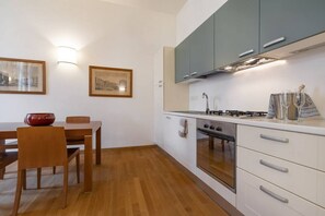 Micro-ondes, four, plaque de cuisson, lave-vaisselle