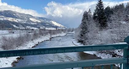 Mountain-view Cottage Sleeps 15 -balcony -pets Ok