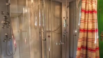 Douche, serviettes fournies
