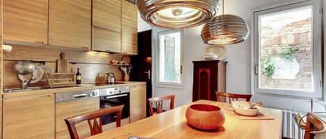 Kühlschrank, Ofen, Herdplatte, Geschirrspüler