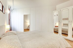 2 Schlafzimmer, Bügeleisen/Bügelbrett, Bettwäsche