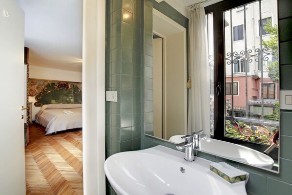 1 bedroom, iron/ironing board, bed sheets