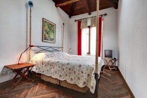 2 bedrooms, bed sheets