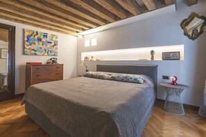 1 bedroom, bed sheets