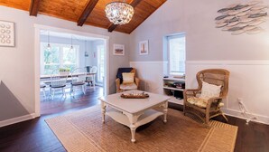 Interior - 15 Sandpiper Street - The Surfing Sandpiper, 3 Bedroom with Oasis Back Yard (Hilton Head Island)