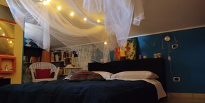 1 slaapkamer, een strijkplank/strijkijzer, beddengoed