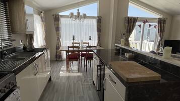 Luxury Apartment, Ensuite | Restaurant