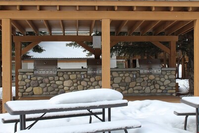Renovated Condo At The Base of Tunnel Mountain!