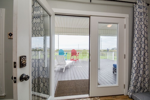 Ocean View Retreat! Pets, Fenced, Community Pool