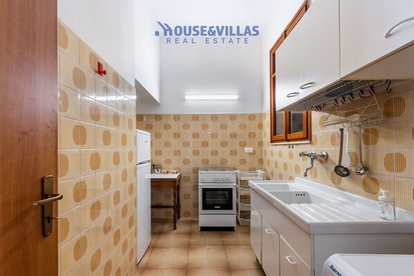 Fridge, microwave, stovetop, cookware/dishes/utensils