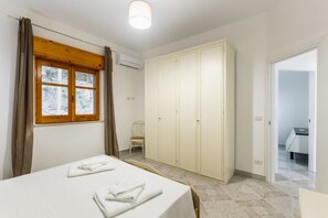 3 habitaciones, tabla de planchar con plancha, wifi y ropa de cama 
