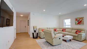 Una Smart TV, una oficina