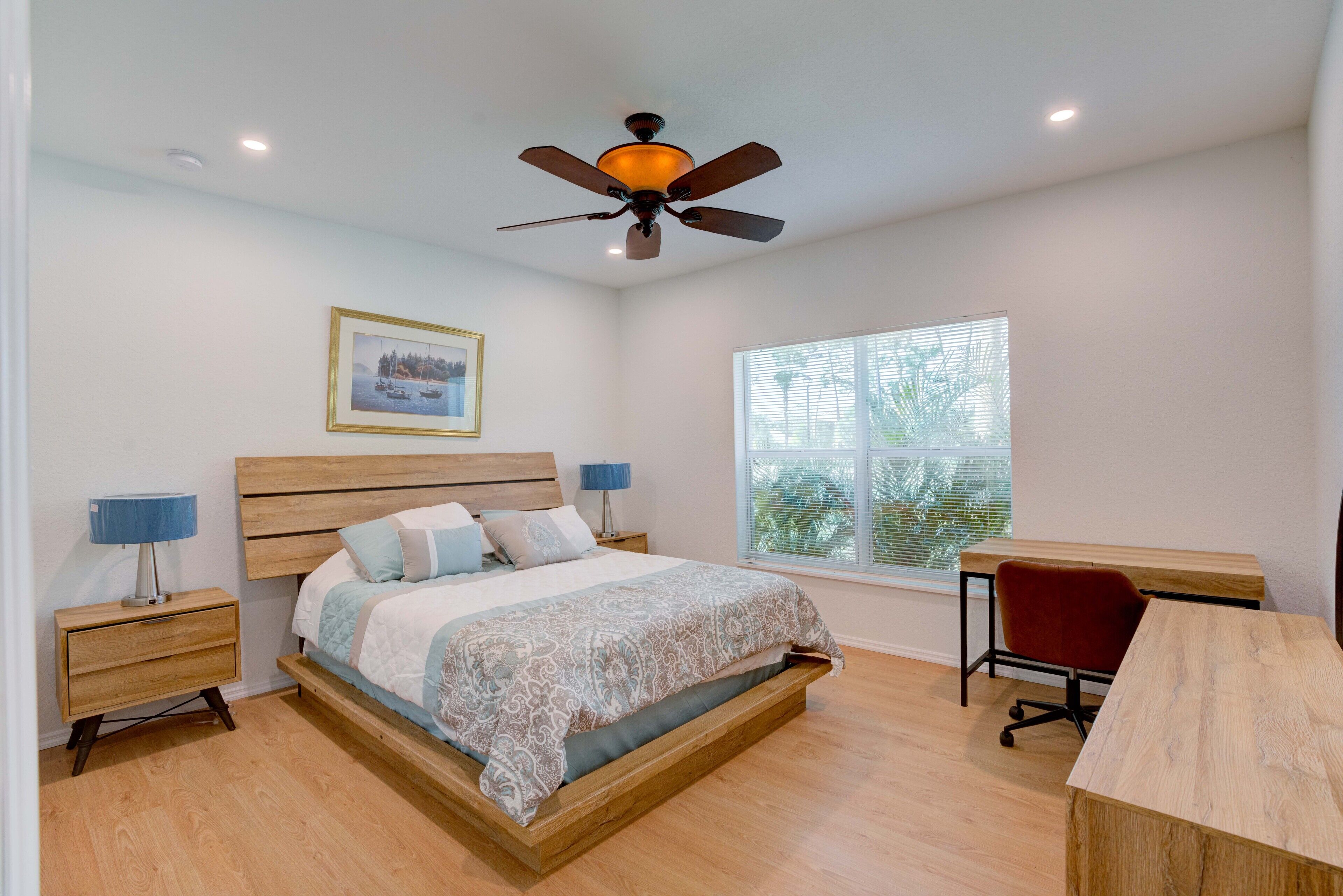 4 多间卧室、办公桌、熨斗/熨衣板、收费 WiFi