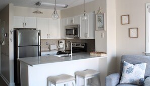 Fridge, microwave, stovetop, dishwasher