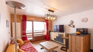 Living area - Near La Clusaz, 3* residential apartment, large balcony, exceptional view (Saint-Jean-de-Sixt)