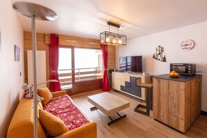 Smart TV, DVD player - Near La Clusaz, 3* residential apartment, large balcony, exceptional view (Saint-Jean-de-Sixt)