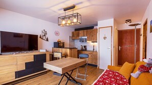 Living area - Near La Clusaz, 3* residential apartment, large balcony, exceptional view (Saint-Jean-de-Sixt)
