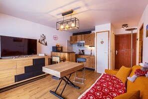 Smart TV, DVD player - Near La Clusaz, 3* residential apartment, large balcony, exceptional view (Saint-Jean-de-Sixt)