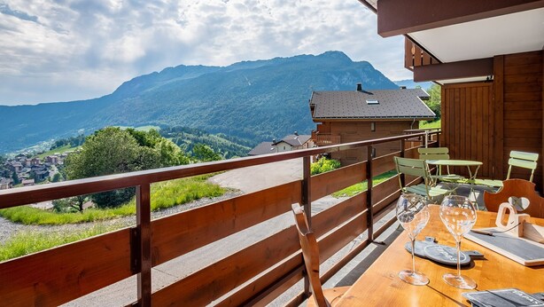 Outdoor dining - Near La Clusaz, 3* residential apartment, large balcony, exceptional view (Saint-Jean-de-Sixt)