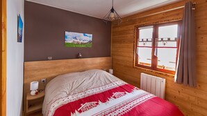 Room - Near La Clusaz, 3* residential apartment, large balcony, exceptional view (Saint-Jean-de-Sixt)