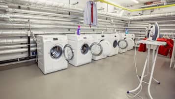 Apartment, 1 Queen Bed | Laundry