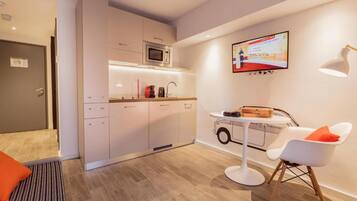 Apartment, 1 Queen Bed | Private kitchen | Fridge, microwave, oven, stovetop