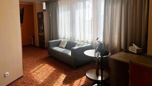 Apartment | In-room safe, desk, blackout drapes, WiFi (free) - Hotel Opera (Jaromerice nad Rokytnou)