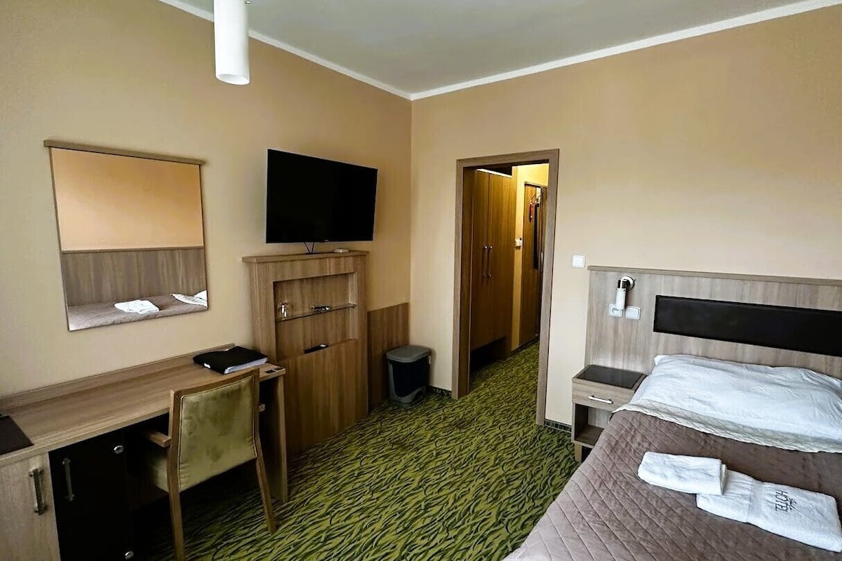 Comfort Single Room | 1 bedroom, in-room safe, desk, blackout drapes