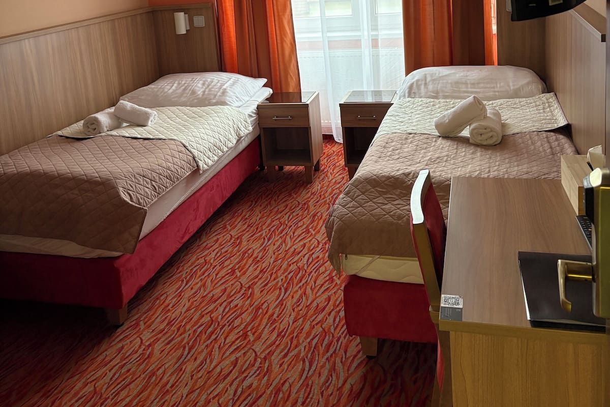 Standard Double or Twin Room | In-room safe, desk, blackout drapes, WiFi (free)
