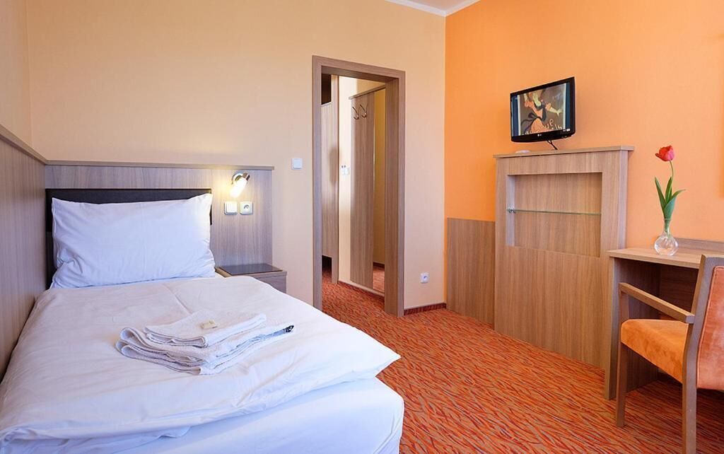 In-room safe, desk, blackout drapes, free WiFi