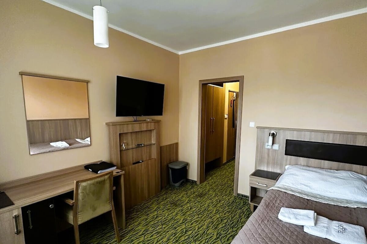 In-room safe, desk, blackout drapes, WiFi (free)