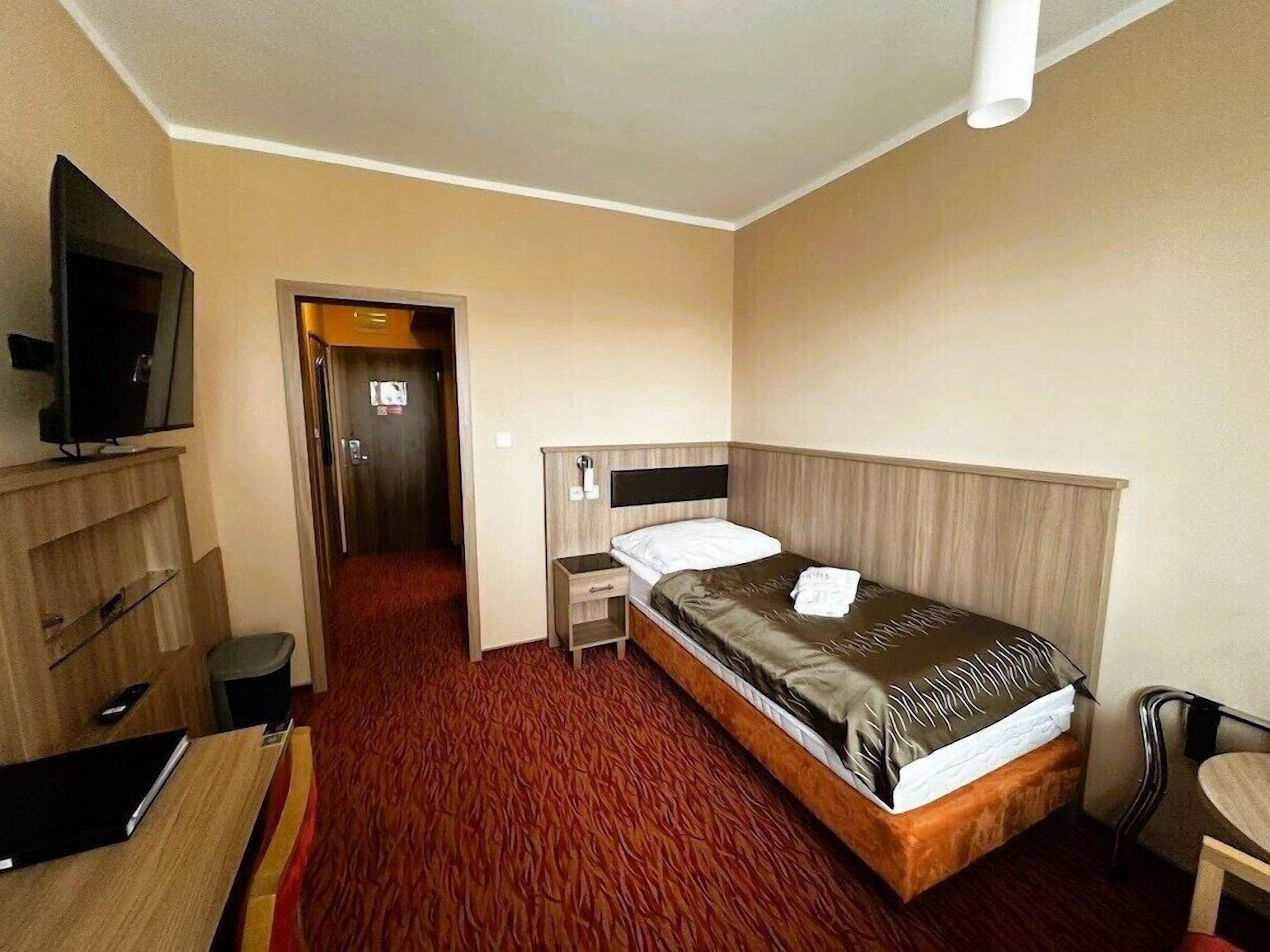 In-room safe, desk, blackout curtains, free WiFi