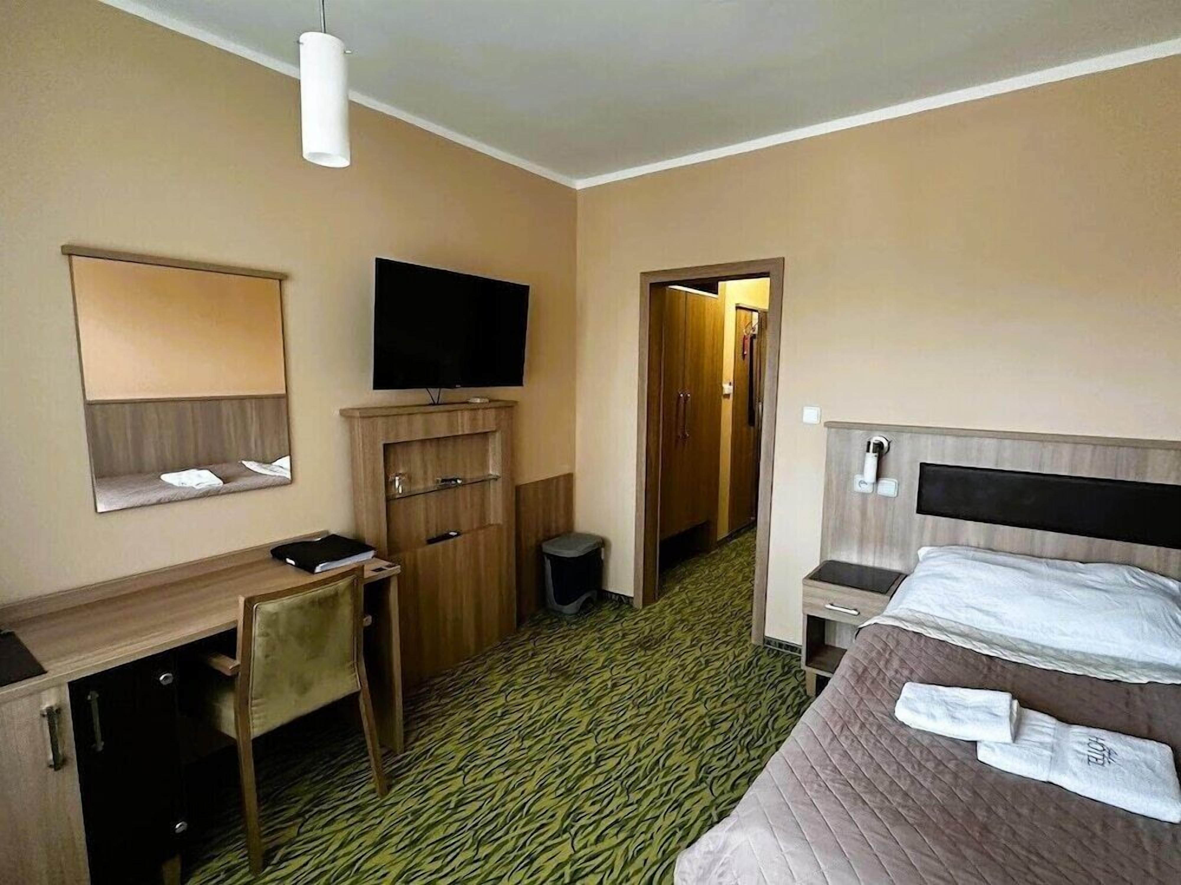 In-room safe, desk, blackout curtains, free WiFi