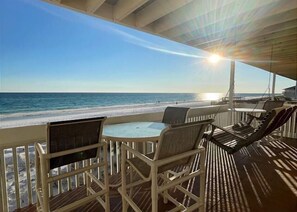 Outdoor dining - Beachfront Comfort 2BR with Free Chairs Umbrella (Destin)