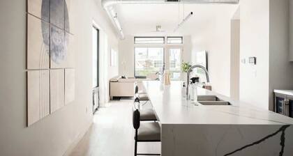 Contemporary Condo | Grill + Balcony | Tesoro