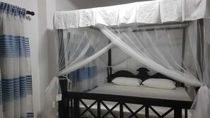 4 bedrooms - Live home away from home in a peaceful neighborhood in Unawatuna (Unawatuna)