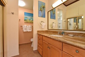 Bathroom - Napili Shores I270 (Napili)