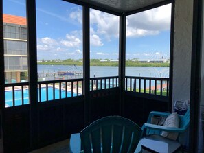 حمّام سباحة مُدفَّأ