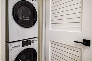 Interior - Eastern Market & METRO Accessible, Modern Charm, Walk Everywhere! (Washington)