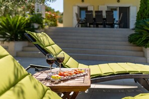 Villa, 4 Schlafzimmer, eigener Pool, Meerblick | Balkon