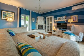Villa, 4 Bedrooms, Private Pool, Sea View | Living room