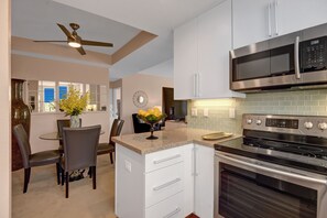 Refrigerador, microondas, parrilla de estufa y lavavajillas