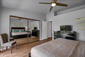 1 habitación, tabla de planchar con plancha, cuna de viaje y wifi 