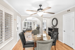 Dining - Ground level 2/2 Condo + Steps from Pool + Mountain Views (Palm Springs)