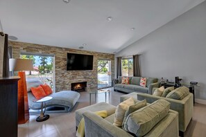 Smart-TV, Kamin