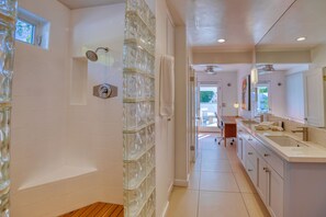 Hair dryer, towels - Fabulous Pool+Spa Home- 1.3 miles from downtown PS! (Palm Springs)