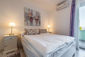 4 bedrooms, iron/ironing board, free WiFi, bed sheets - Villa Tatijana, only 30 m from the beach, island getaway, private pool, privacy provided (Kukljica)