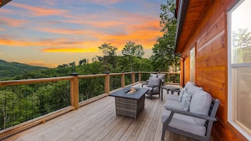 Cabaña, 5 habitaciones | Balcón